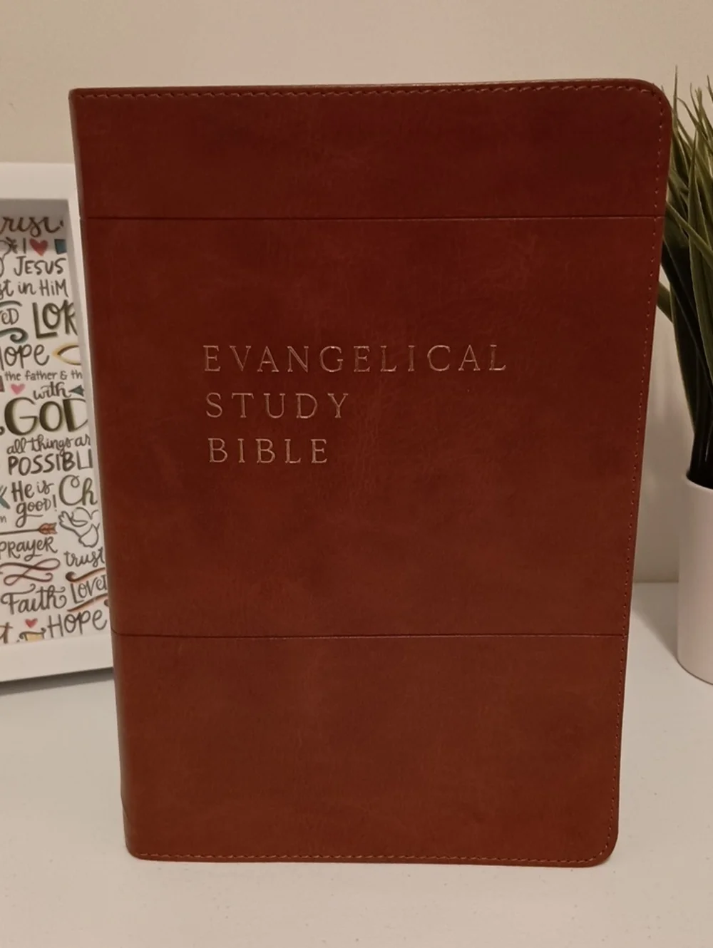 EVANGELICAL STUDY BIBLE - Brown Leathersoft (New King James Version)